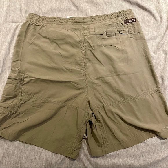 Columbia grt lightweight nylon shorts with inner mesh.  Sz medium - Picture 3 of 3